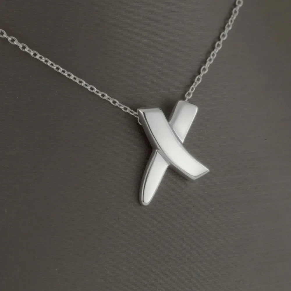 Tiffany & Co. Sterling Silver Paloma Picasso X Kiss Pendant Necklace 16